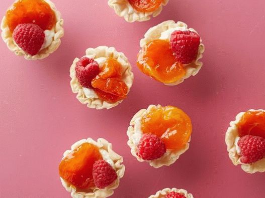 Photo of Tartlets with apricots and raspberries