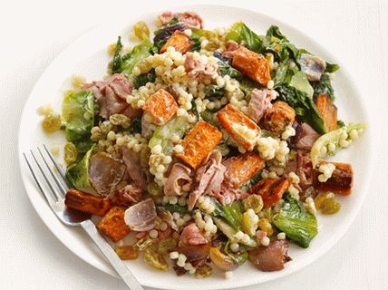 Photo Warm roast beef salad with couscous