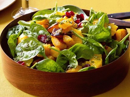 Photo Warm pumpkin salad with tangerines and spinach