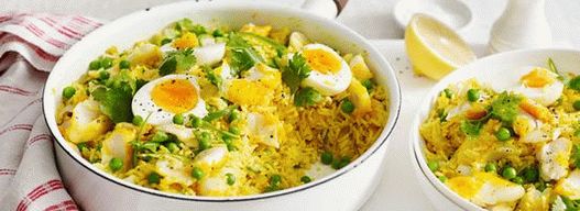 Photo Warm salad with rice and cod