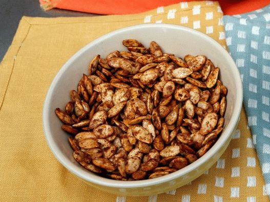 Photo of pumpkin seeds with maple syrup