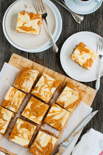 Photo of pumpkin cheesecake with a pattern