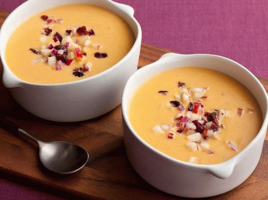 Photo Pumpkin puree with cream and apple and cranberry dressing