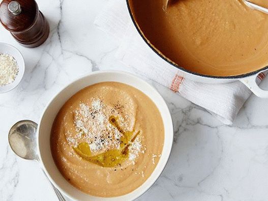 Photo Pumpkin soup with cream and cheese