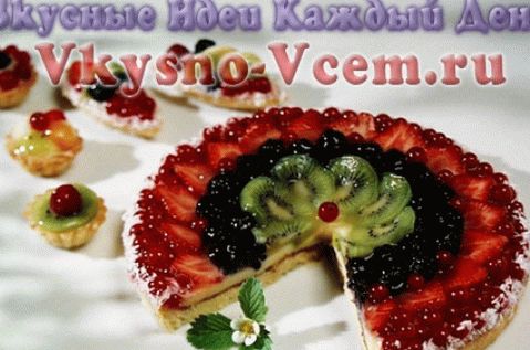 Tyrolean pie with berries