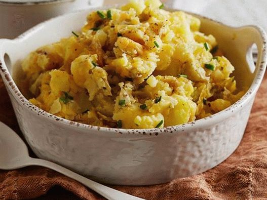 Photo Thick potatoes with cheese and green onions