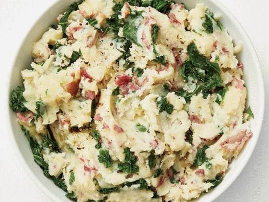 Photo Chopped potatoes with stewed cabbage kale