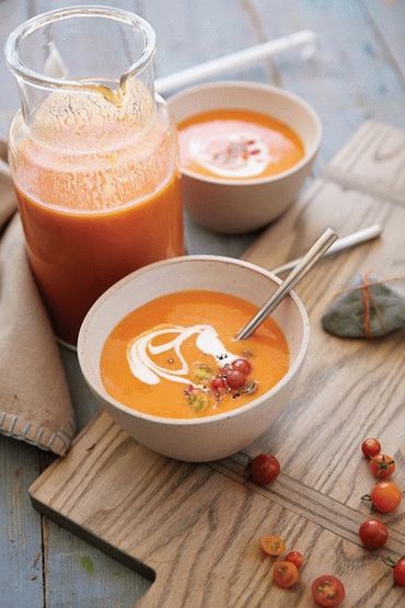 Photo Tomato soup with lobster and tropical relish sauce