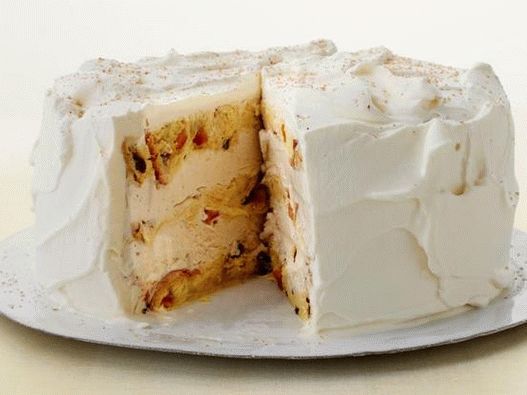 Photo Ice cream cake with panettone and tasteful egg-legs