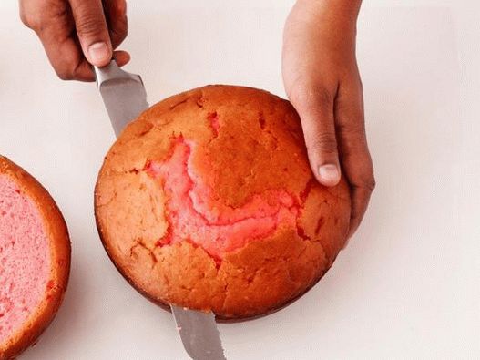 Using a serrated knife, align the top of the cakes that you baked in bowls