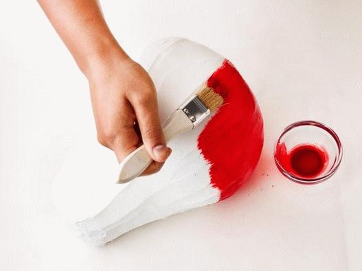 Cover the entire cake with cream and freeze to harden for 30 minutes.