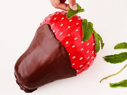 Place the mint leaves on the strawberries