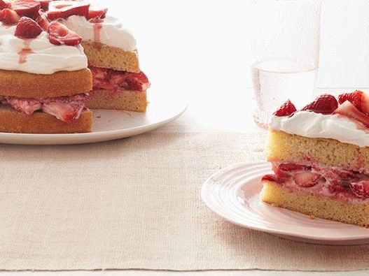 Photo Cake with strawberries and whipped cream