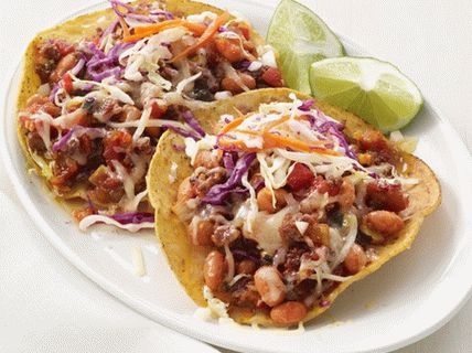 Photo of Toastados with ground beef and cabbage salad