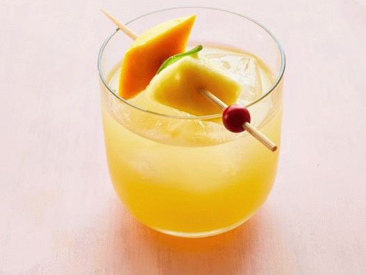 Photo Tropical cocktail with pepper