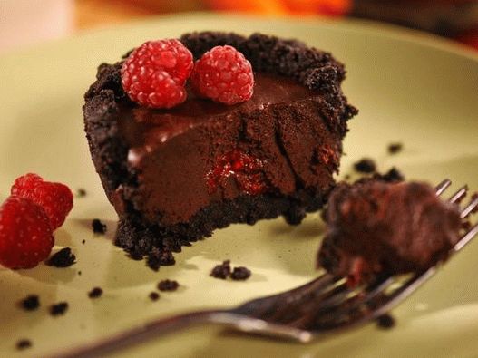 Photo Truffle tartlets with raspberries