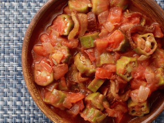 Photo stewed okra with tomatoes