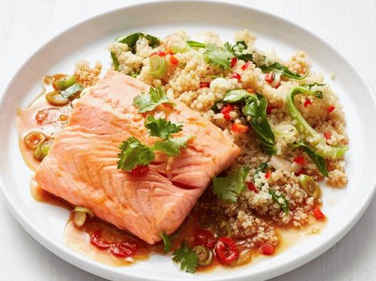 Photo Braised salmon with quinoa and sesame-ginger dressing