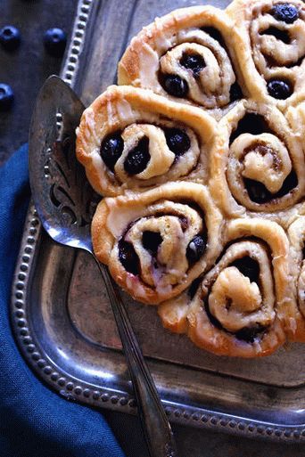 Photo Curd buns with blueberries