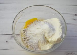 Cottage cheese with apple