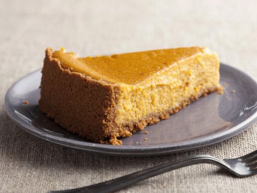 Photo Cheese and pumpkin pie with hazelnuts