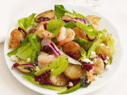 Photo Warm salad with shrimp and potatoes