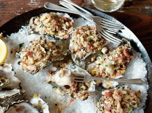 Photo of grilled oysters with bacon and minignette with tomato and Tuscan basil