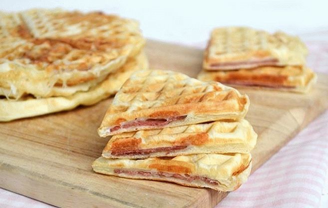 Waffle pizza