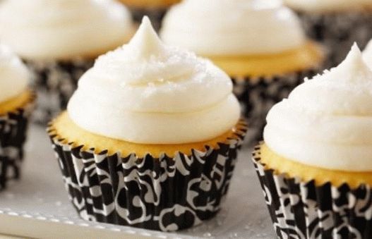 Photo Vanilla Cupcakes with Delicate Cream