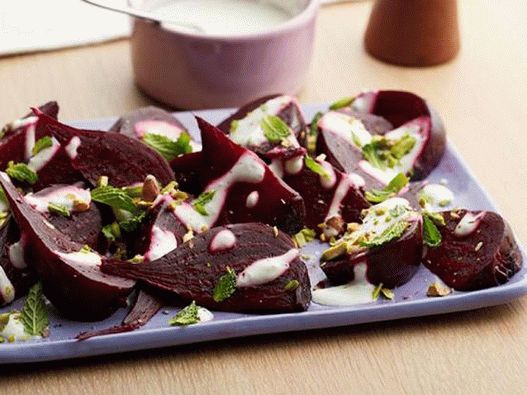 Photo Boiled beets with yogurt dressing with mint
