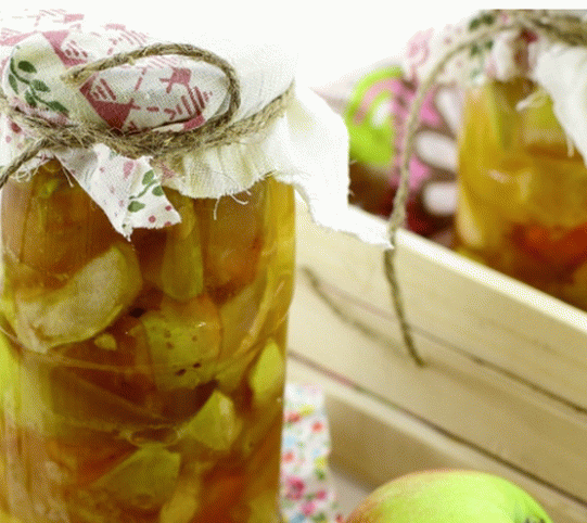 Apple jam with slices