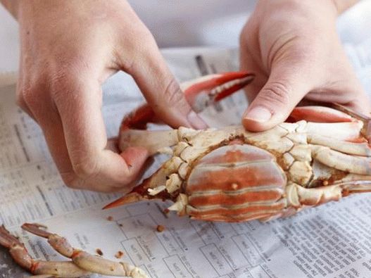 Break the crab shell