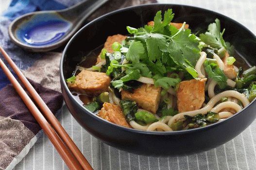 Photo Vegetarian Ginger Tofu and Udon Noodle Soup