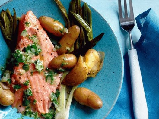 Baked salmon with potatoes