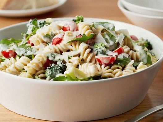 Fusilli pasta with lemon and arugula