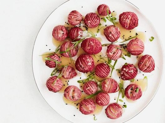 Radish Hasselbach in a miso-paste dressing