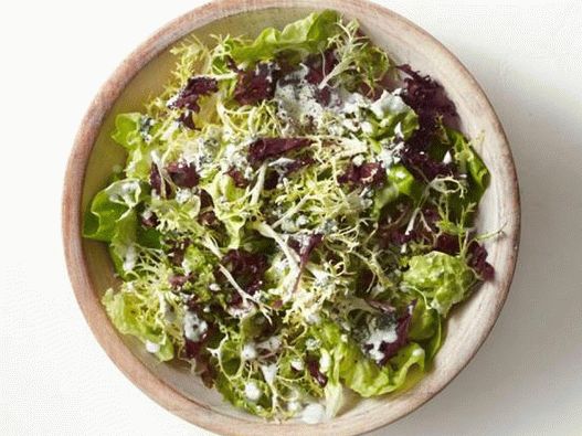 Salad in a dressing of blue cheese