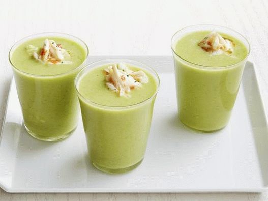 Chilled Pea Puree Soup with Spicy Crab Meat