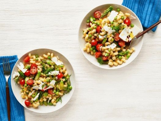 Photo Spring salad with pasta and tomatoes