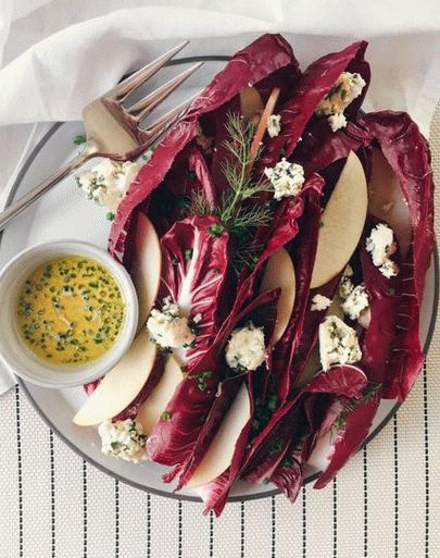 Photo Spring salad with apples