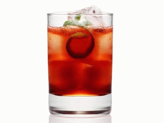 Photo Cherry vodka with smoked ice cubes