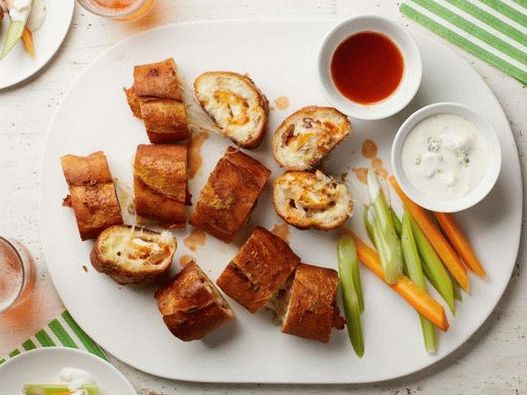 Photo of the dish - Garlic bread stuffed with buffalo chicken