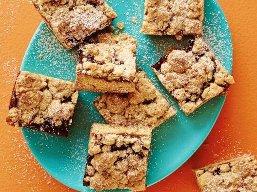 Photo Apple crumble with oatmeal and cinnamon