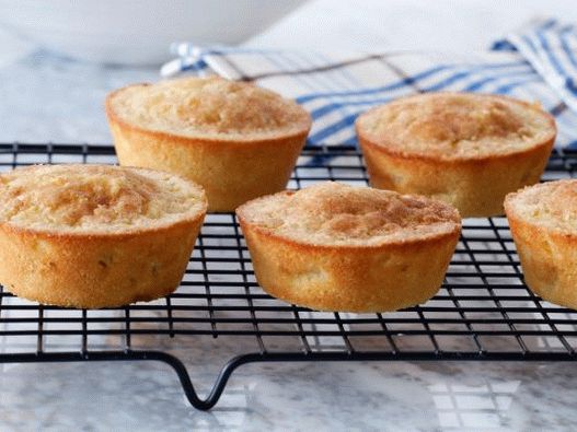 Photo Apple-tea muffins made of matzoh flour for Easter
