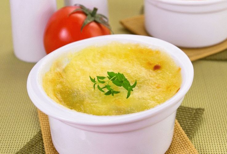 Fried eggs with mozzarella