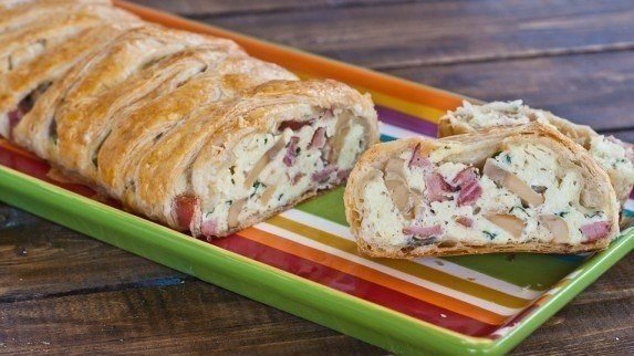 Fried eggs in puff pastry