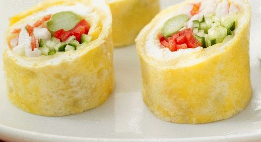 Photo Egg rolls with cheese, crab sticks and vegetables