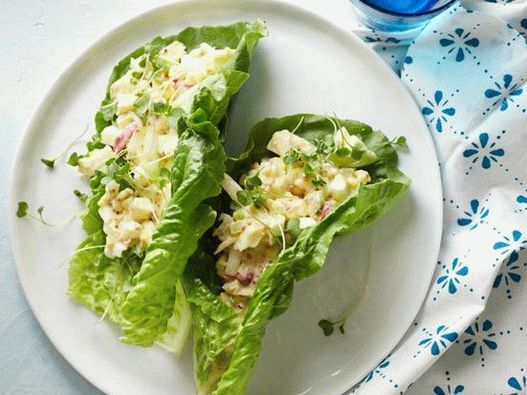 Photo Egg salad in boats