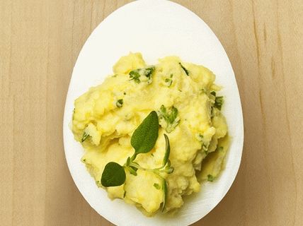 Photo Eggs stuffed with applesauce