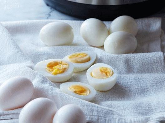 Photo Hard boiled eggs in a slow cooker